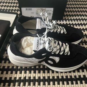 NWT never worn sz 40.5